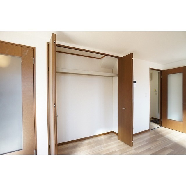 リビングにも収納スペースがございます♪