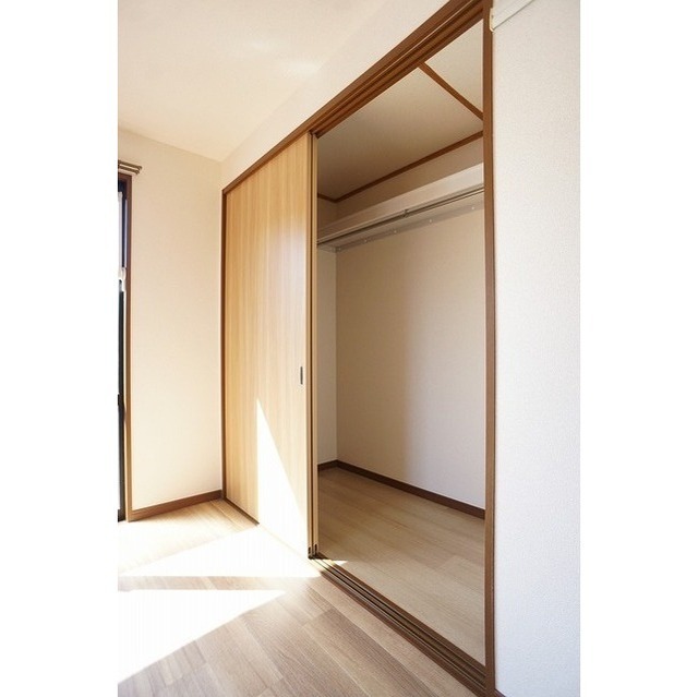 6.4帖洋室のクローゼットです♪