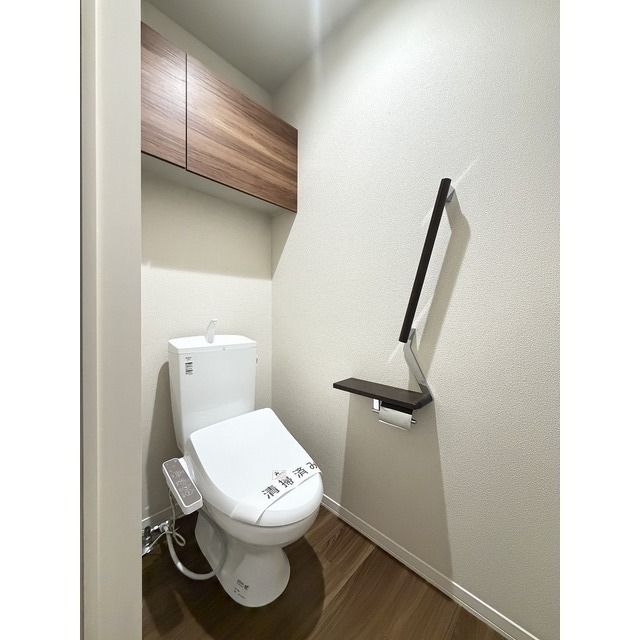 上部棚と洗浄便座が便利です♪