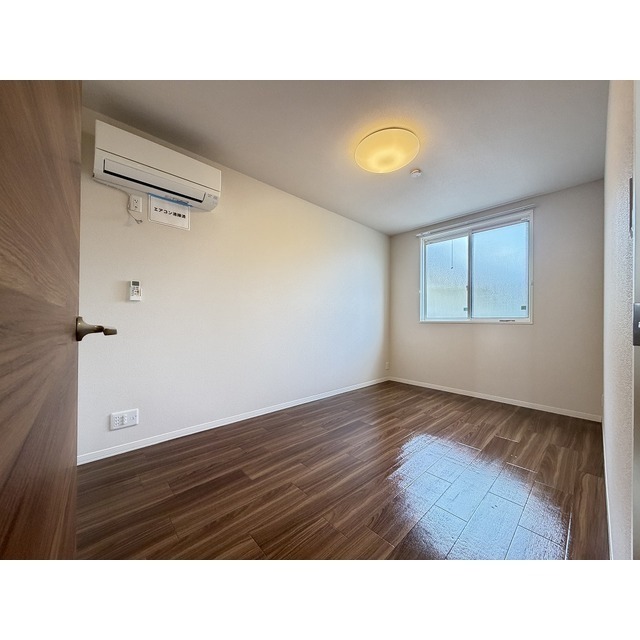 北側洋室は寝室利用っぽいですね♪