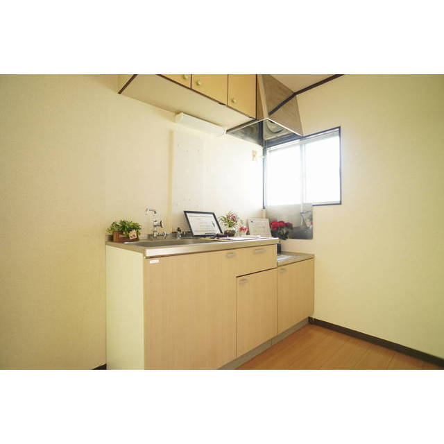 5帖のＫです。キッチン横に窓もあります。