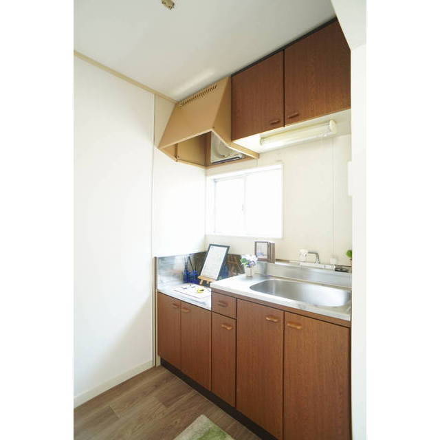 ガスコンロ設置可、収納も充実しております!