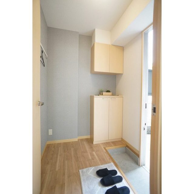 玄関ホールには上下にシューズボックス♪