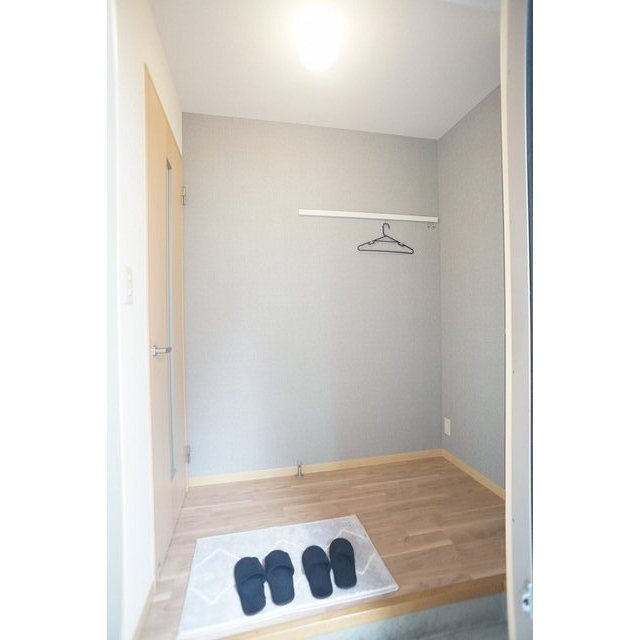 玄関にコートなど吊るせます