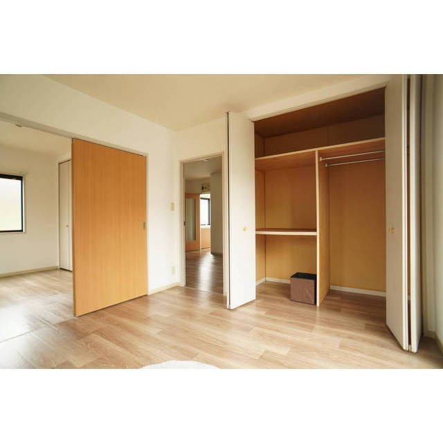 便利なクロゼットタイプ収納♪