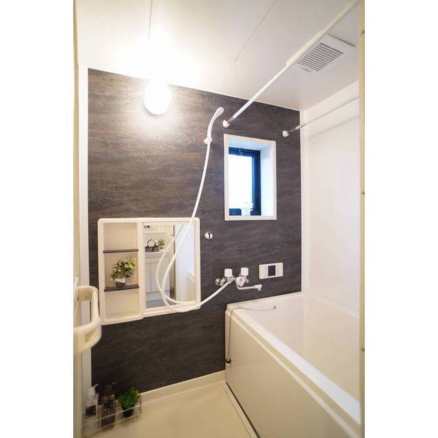 リノベされたキレイなバスルーム♪