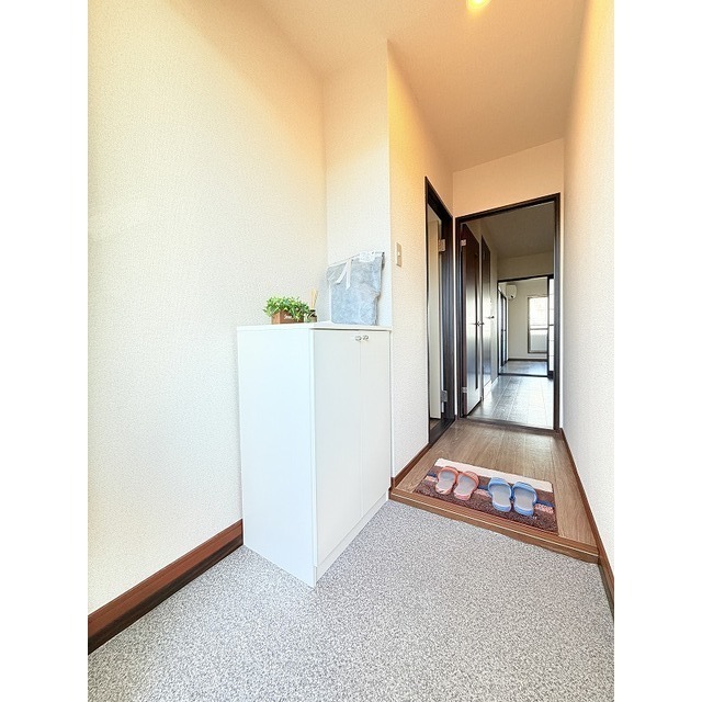 玄関ホールでプライベート空間を守ります♪