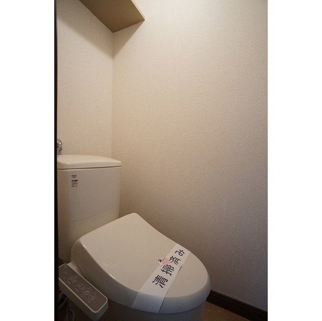 嬉しい洗浄機能付き便座!