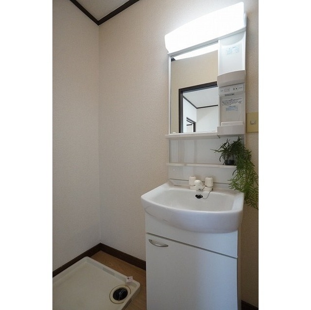 独立洗面台で脱衣スペースも確保!