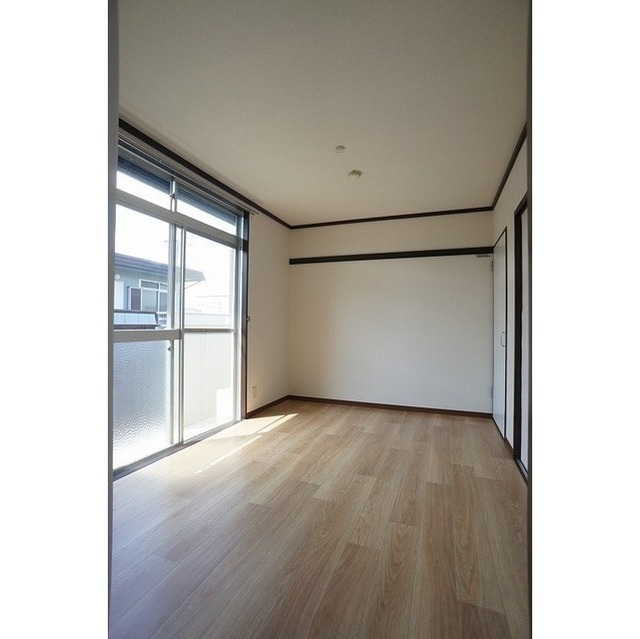 大きな窓があり日当たり良好♪