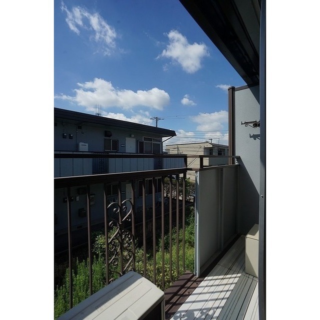 バルコニー付きで洗濯物も干せます!