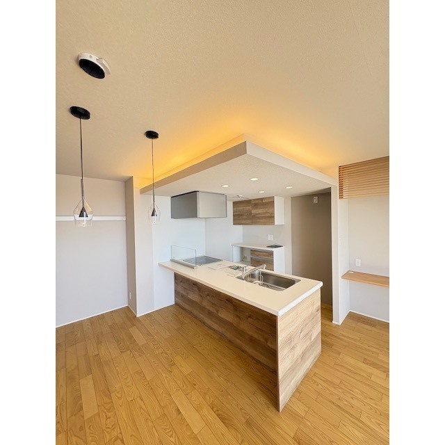 調理スペースと作業台が分かれた便利なキッチン♪