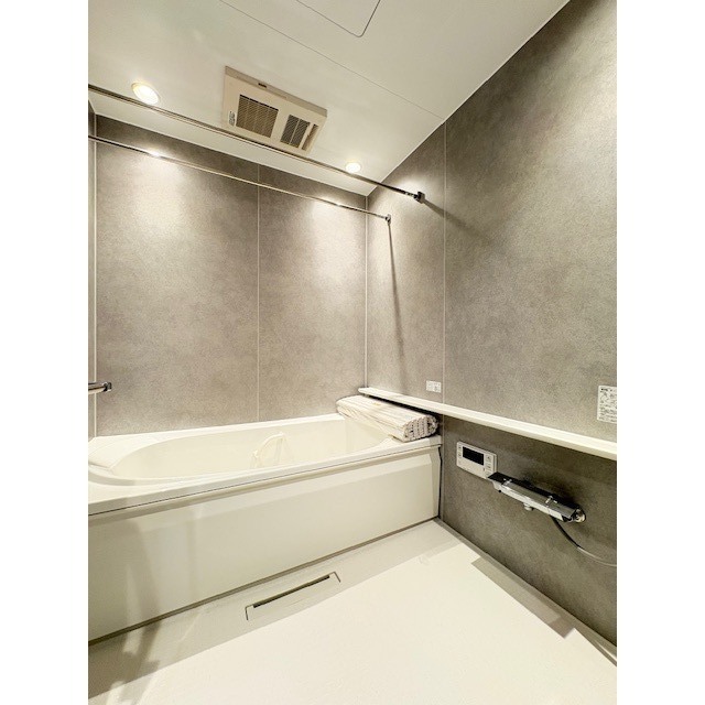 シックな色合いの落ち着くバスルーム♪