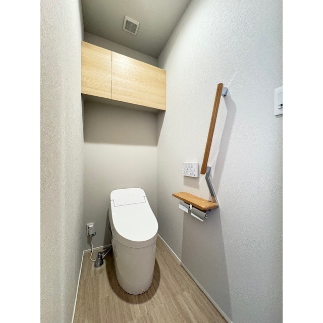 温水洗浄便座付のトイレ♪