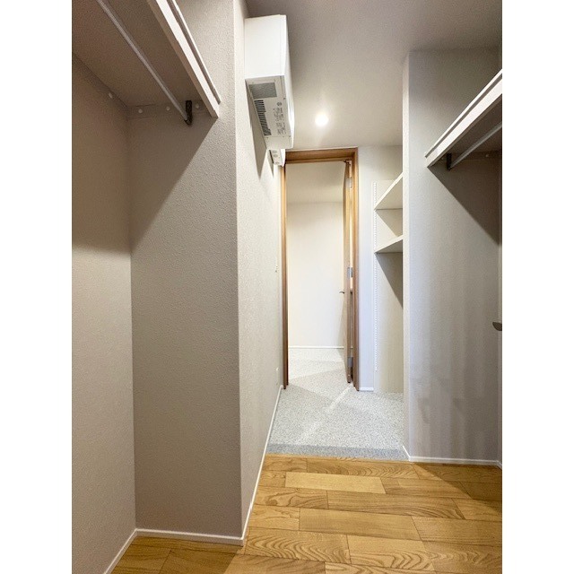 玄関～洋室につながるスルーウォークイン♪