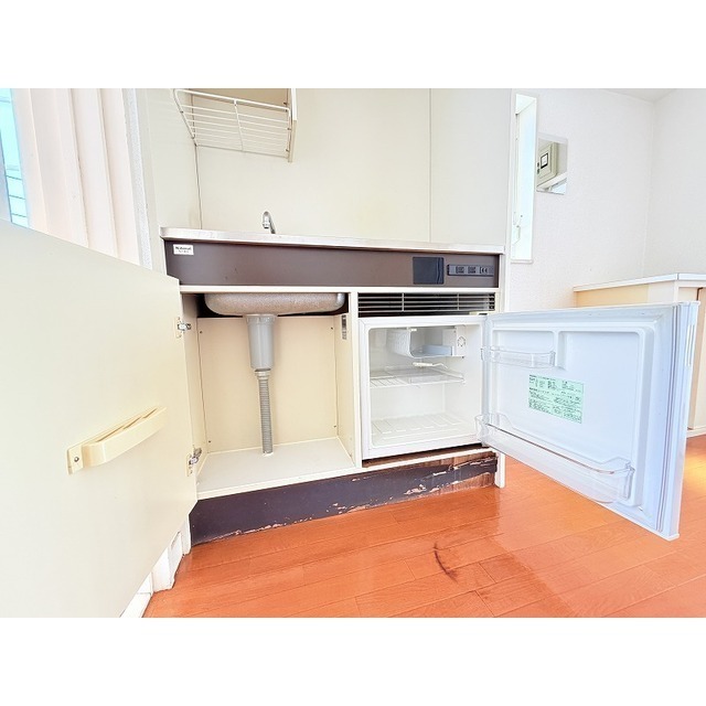 ミニ冷蔵庫付きです♪