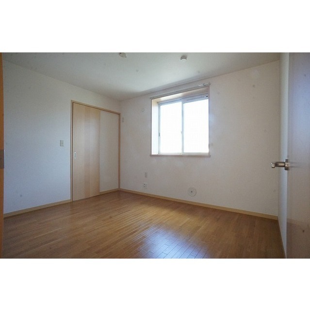 広々とした洋室でプライベート空間も完備!