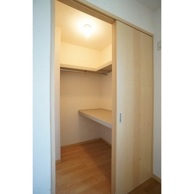 奥行きのあるウォークインクローゼット♪