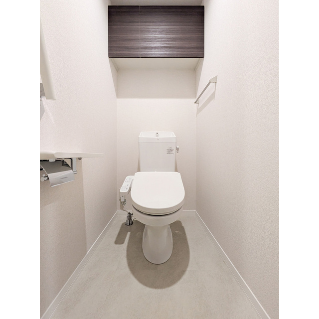 多機能便座付きのトイレです♪