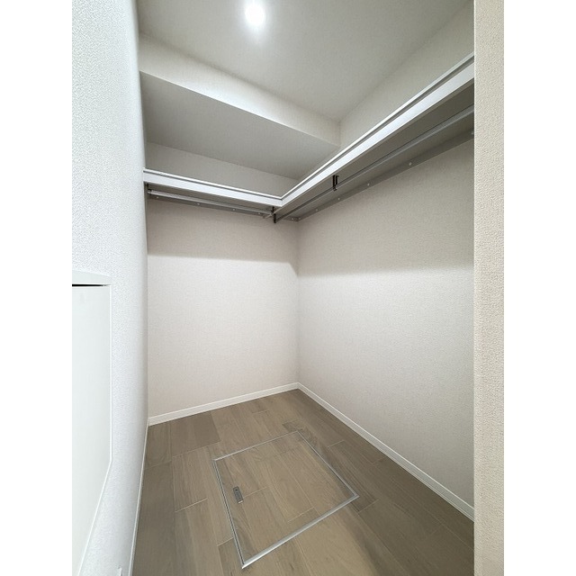 奥行きのあるウォークインクローゼット♪