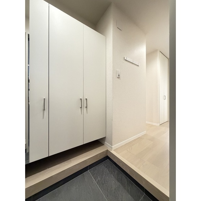 玄関ホールでプライベート空間を守ります♪