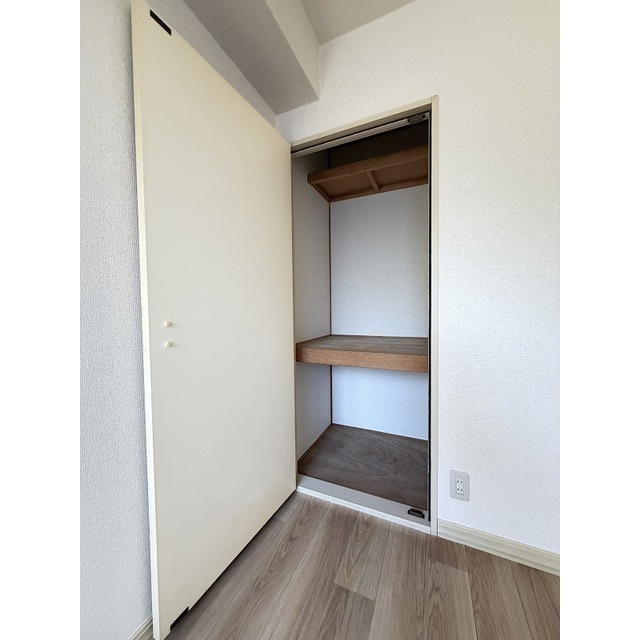 洋室3.8帖の収納スペースです♪