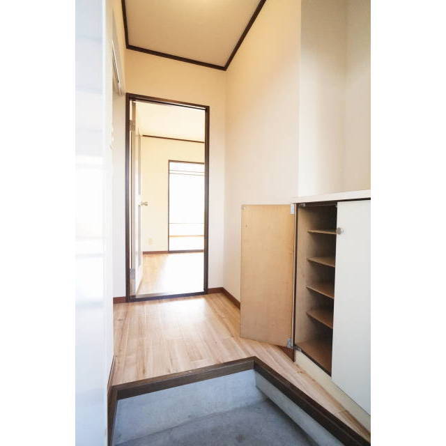 玄関ホールでプライベート空間を守ります