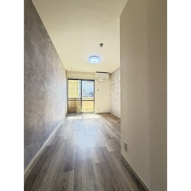 アクセントクロスがキレイな洋室♪