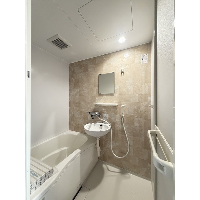 ユニットごと全交換で新品のバスルーム♪