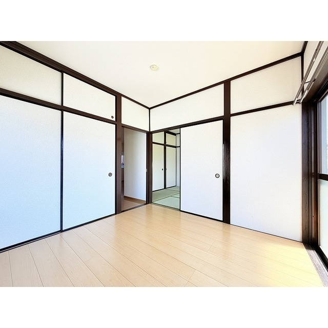 南側洋室4.5帖です♪