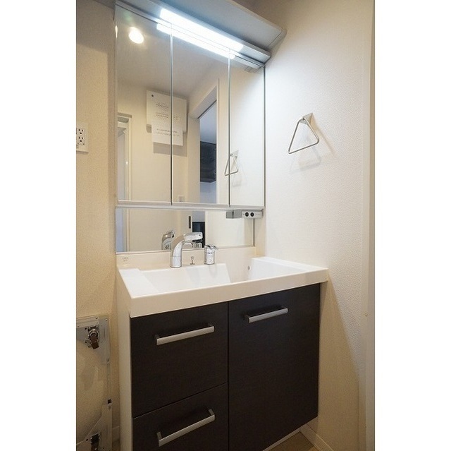 三面鏡付き洗髪洗面化粧台♪