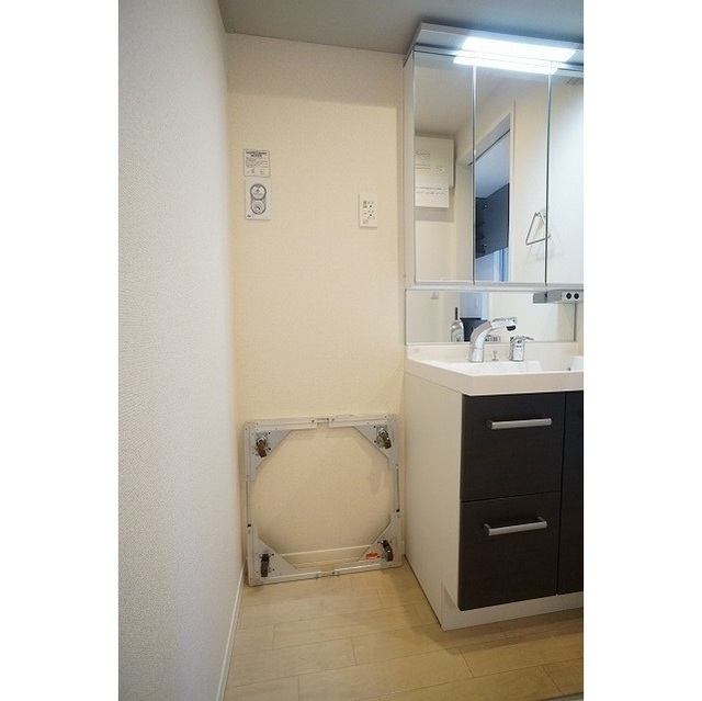 洗面台の横に洗濯機置き場