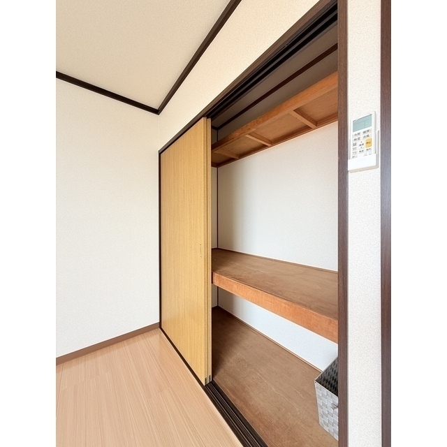 内部3段の1間収納付き♪