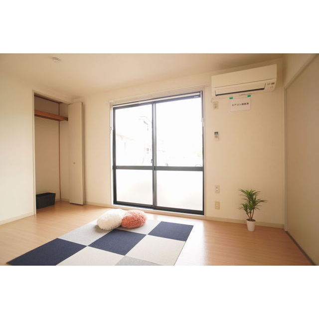 リビングになる洋室にはエアコン完備♪