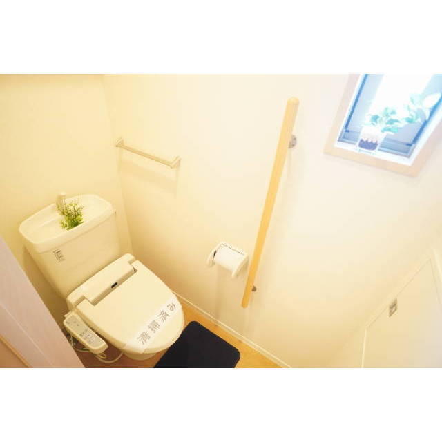 上部に収納棚が付いております☆