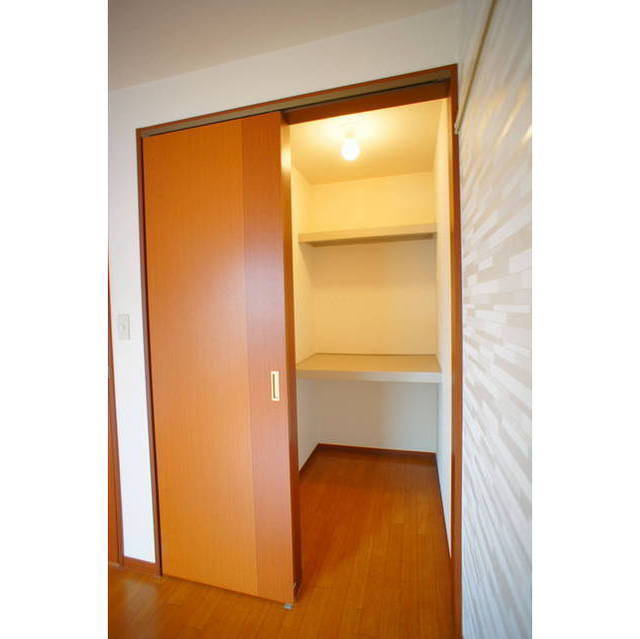 収納力あるウォークインクローゼット