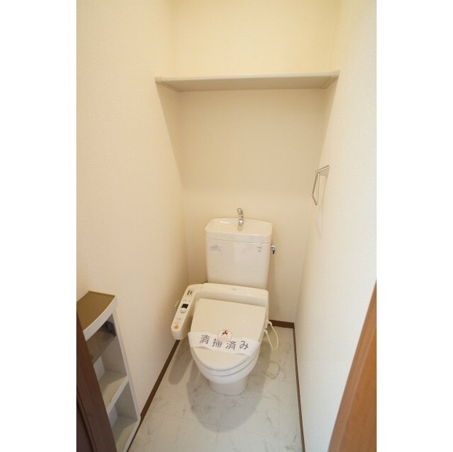 温水洗浄便座付のトイレ♪