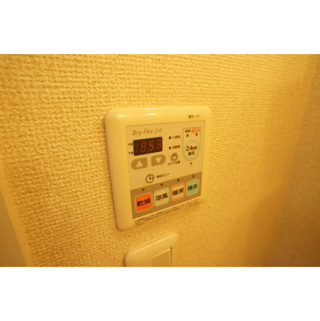 雨の日も安心の浴室乾燥機付♪