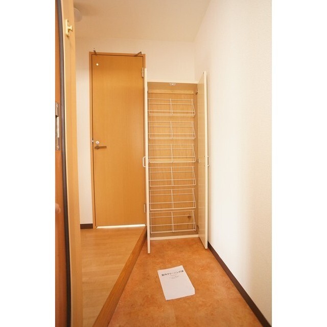 シューズボックス付きの玄関スペース