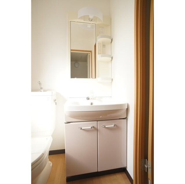 忙しい朝に便利な独立洗面台！