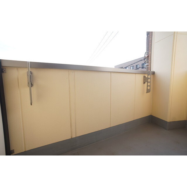 しっかりとした広さのあるバルコニーで洗濯も捗ります♪