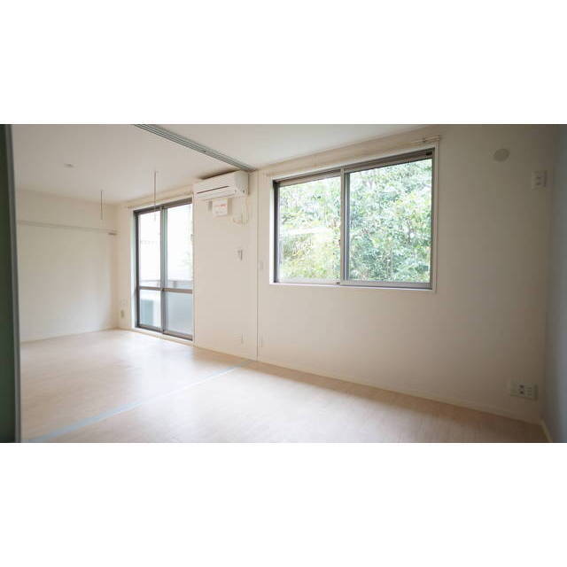 扉を開ければリビングと一体に