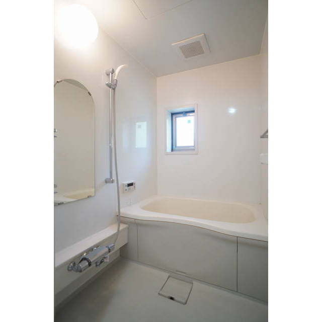 窓のあるバスルーム♪追焚付です!