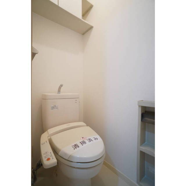 温水洗浄便座付のトイレ♪