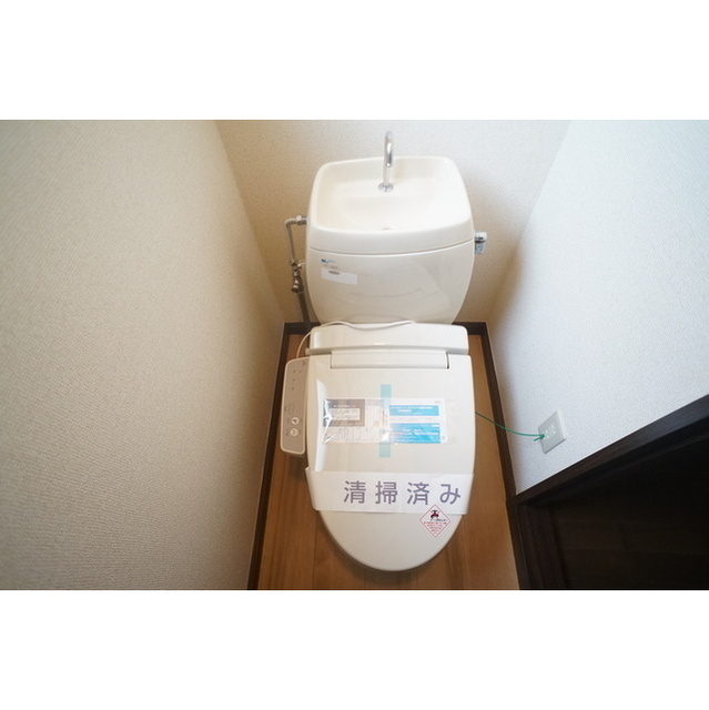 洗浄・暖房機能付き便座です♪
