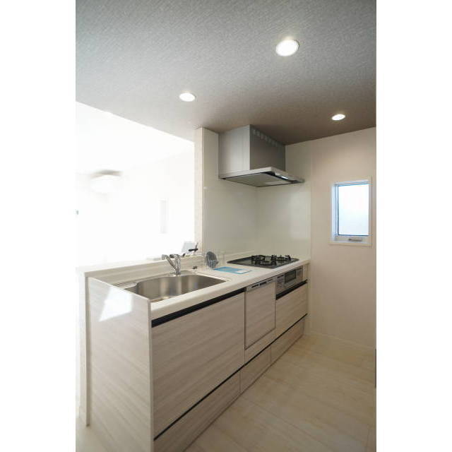 窓のあるキッチン♪3口ガスコンロ付!