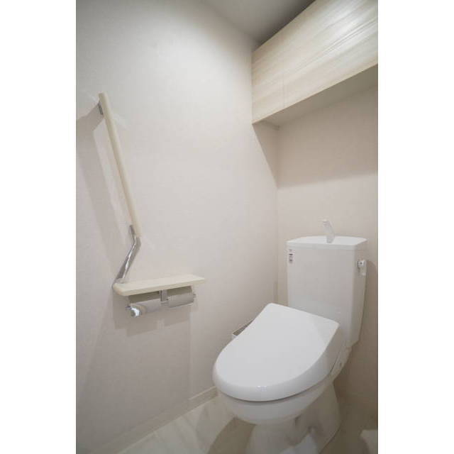 温水洗浄便座付のトイレ♪