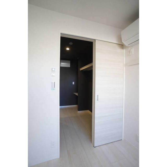 容量豊富なウォークインクローゼット♪