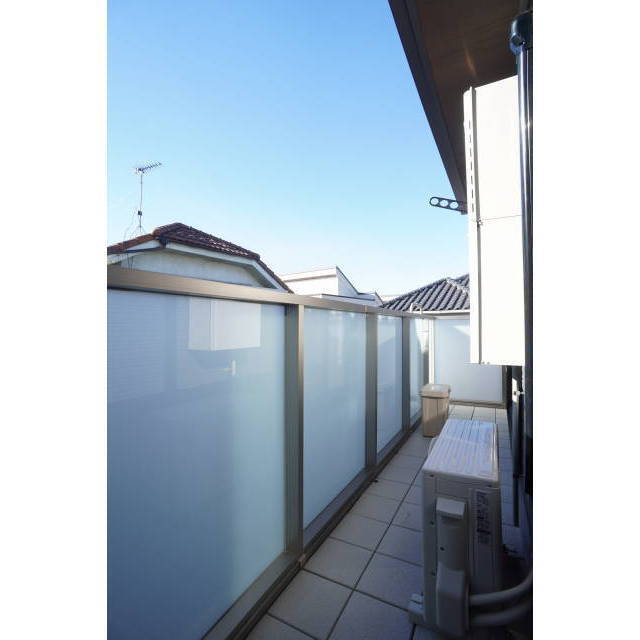 2部屋にまたがる広いバルコニー♪