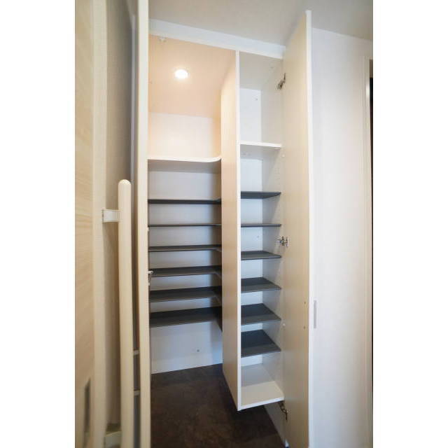 シューズボックス2ヶ所で容量豊富♪